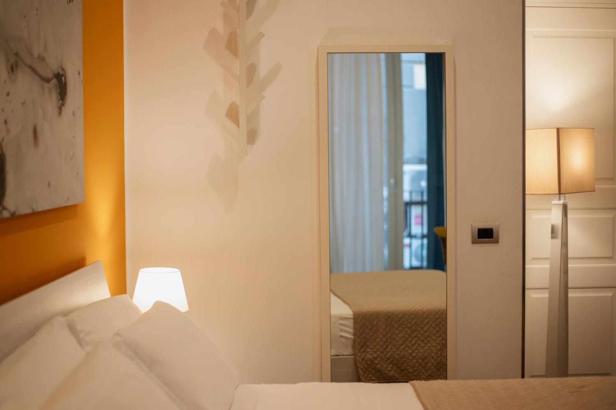 Hello Chiaia Napoli By Progecta Srl Apartment ภายนอก รูปภาพ